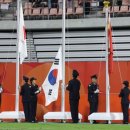 태극기 지연 게양 소동, '日 자위대' 소행이었다...10사단 "조직위서 답변할 것", 조직위는 "원인 확인 중" 이미지