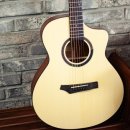 통통 튀는 통기타 연주 이미지