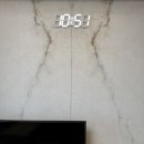 실용 풍수지리 | 시계 위치 풍수 지리 인테리어에 맞는 거실 전자 벽걸이 디자인은?