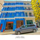 blue yellow house 이미지