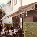 은빛 비치는 돌 이미지