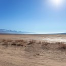 미국 ﻿파나민트 밸리(Panamint Valley) 분지 바닥에 펼쳐진 건호(Dry Lake Bed / Salt Flat) 및 모래지대 이미지