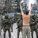 이름표·계급장 뗀 러시아 군인들, 크림반도 장악 이미지