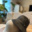 주식회사 유에이컴퍼니 퀄리티핏 | 봉긋(bongout) 러브비쥐(lovebg) 웜햇 아이보리/챠콜 후기(사이즈, 착용샷)