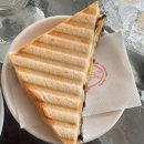 뚜또페르뚜띠 | [서울 홍대]홍대입구역 핫플! 인스타 감성 가득한 빈티지 브런치 카페 '뚜또 페르 뚜띠'☕️