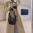 마르떼 | [40대 출근룩] 르메르 크루아상백 미디움 블랙 양가죽 | 마르떼프랑스와저버 와이드 청바지 | 트렌치코트