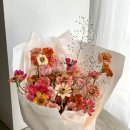 부경전시디자인 | 부산꽃집｜부경대 학생이 주문한 백일홍 가득 담은 대연동꽃다발 제작 후기