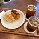 메가엠지씨커피군산수송점 | 군산 수송동 신상카페 마리키베이커리 소금빵 먹고 옴