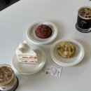 제주공항근처카페 이도이동카페 글러트니커피 딸기케이크 르뱅쿠키 맛집