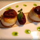 scallop, pear gelly, mint, balsamic reduction with basil oil 이미지