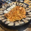 삼겹의자부심 | [무쇠김치삼겹 신사점|신사] 신사모임하기 좋았던 솥뚜껑삼겹살집 후기