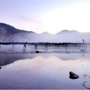 물안개피는 강가펜션 이미지