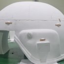 헬멧 조형물 이미지