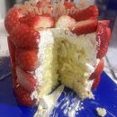 옥산프라자 | [천기누설] 돌고돌아 투썸 스초생으로 오기까지의 여정, 미식가의 <딸기초코케이크> 보고서