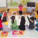 얘들아 도서관에서 놀자 이미지