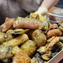 조개에 빠진 칼국수 이미지