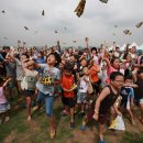 더 멀리! 더 오래! 서울시, ＜한강 종이비행기축제＞ 참여자 모집 이미지