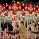 송상현광장 동상 우측 | 예약 없이 즐기는 광화문 크리스마스 마켓, 산타마을 포토존 이렇게 즐기세요