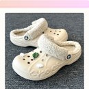 스포젠 | 발 시려? 크록스 털신 하나면 겨울 캠핑도 집콕도 끄떡없다! 윈터 방한템 솔직 후기