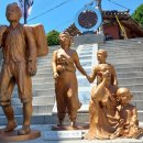 피난을 떠나는 가족 이미지