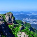 케이블카 타고 폭포 지나 절벽 암자로 간다”… 61년 만에 다시 열린 경북 8경 명산 이미지