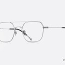 유아이 안경 이미지