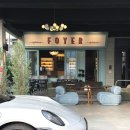 이태원, 넓은 테라스가 있는 신상 카페 | 카페 포이어 • foyer