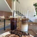강화도 카페 우트우트 후기｜주차 가능 베이커리 맛집, 초코바게트·모카소금빵 추천
