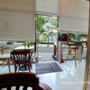 호숫가의 하얀집 이미지