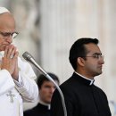 교황 [2025년 희년 교리 교육] “하느님께서 ‘지옥’ 같은 우리 삶에 내려오시어 우리의 모든 역사를 자비로 어루만져 주십니다." 이미지