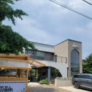 [춘천 카페 추천] 푸른 잔디 마당과 감성 가득한 공간, 디저트까지 완벽한 '디어라운더' 솔직 후기! 🌿🍰