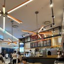 월드치킨 | [잠실 롯데월드몰 맛집] 햄버거 대신 치킨 와플 샌드위치 '브럭시(Bruxie)' 내돈내산 후기