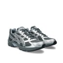 934 | 아식스 젤-1130 스틸 그레이:퓨어 실버(1201A934-020) | 데님에 옆선 패널 겹이 이어지는 스니커즈