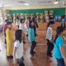 대구 욱수초등학교 "라인댄스 동아리반" 수업 모습입니다. 이미지