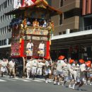 천년을 이어온 일본 3대 축제인 교토 야사카 신사를 나온 기온 마쓰리를 보다! 이미지