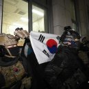 &#34;계엄령 괴담&#34;이라던 조선일보 사설에 &#39;성지순례&#39; 행렬 봇물 이미지