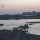 강가의 작은도시 이미지