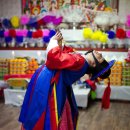 건물 앞 삼거리 이미지