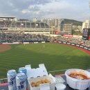 도도걸 | 가방 문을 반쯤 열고 달리는 나