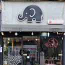 커피 마시는 코끼리 이미지