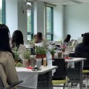 꽃과 식물로 정원가꾸기 이미지