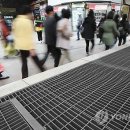 지하철 환풍구 옆 이미지