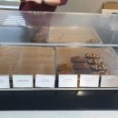 바다로 가는 길목 | 고성 카페 태시트(TACIT) 방문 후기: 고성 바다 프레임과 모던한 감성