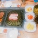 황금꽃돼지 이미지