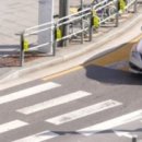 횡단보도 부근 이미지