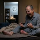 가나상사(엄지식품) | 바람만 불어도 아픈 통풍 발작: 술자리 잦은 중년남성이 꼭 챙겨야 할 영양소