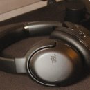 JBL TOUR One M2 솔직 후기: 여행 노캔 끝판왕? 음질, 착용감, 숨겨진 기능까지!