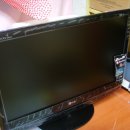 23인치 HDTV LCD 모니터와 기존 모니터와의 비교 이미지