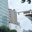 신사역 5번출구 앞 횡단보도 이미지