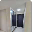 더벤티진접서희스타힐스 | 남양주 진접 서희스타힐스아파트 현관 원슬라이딩중문 시공 후기｜세련된 우드 감성의 초슬림 중문 설치